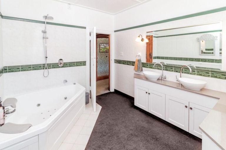 Photo of property in 2 Tulloch Street, Saint Johns Hill, Whanganui, 4500