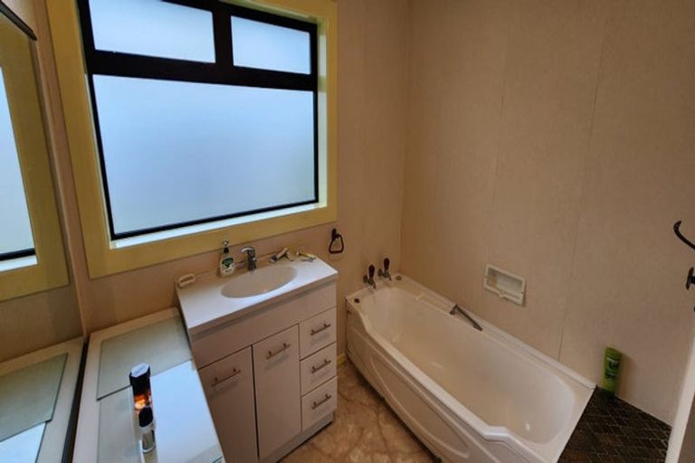 Photo of property in 7b Hussey Street, Oakura, 4314