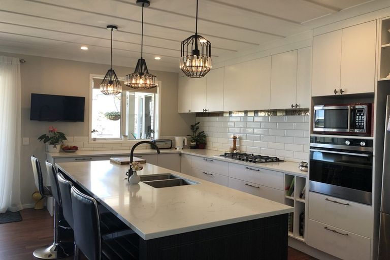 Photo of property in 28 Manuel Road, Silverdale, 0932