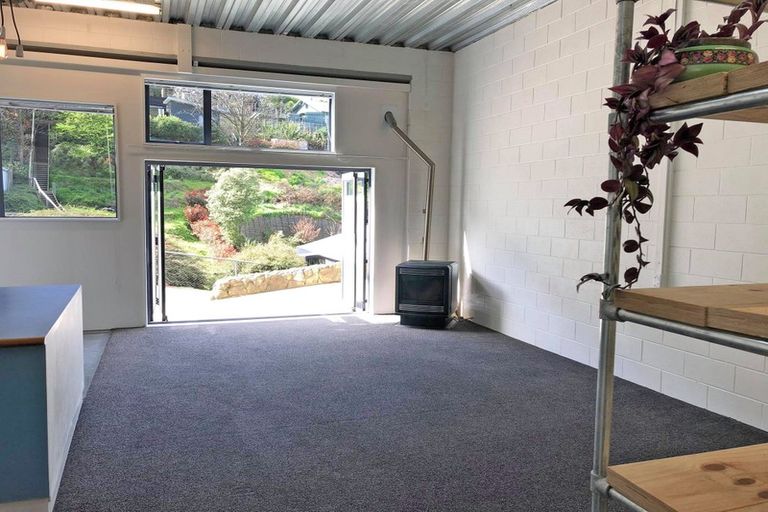 Photo of property in 33 Hawkhurst Road, Lyttelton, 8082