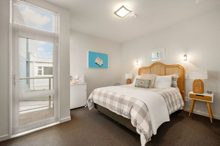 Photo of property in 10 Fallowfield Avenue, Mount Victoria, Wellington, 6011