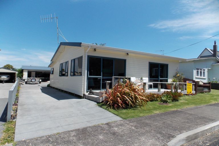 Photo of property in 15 Seaview Road, Waihi Beach, 3611