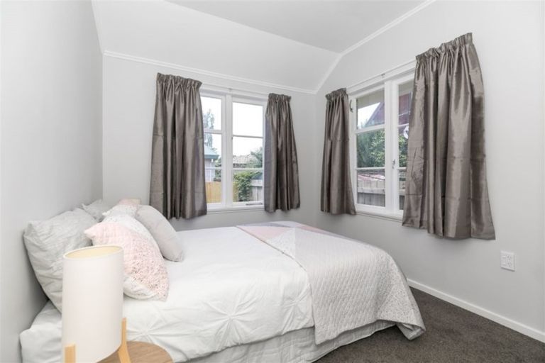 Photo of property in 2 Old Farm Road, Hamilton East, Hamilton, 3216