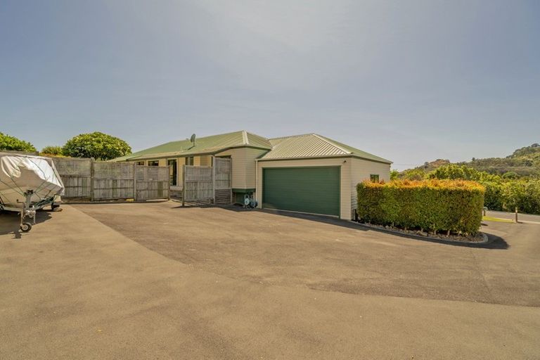 Photo of property in 86 Hahei Beach Road, Hahei, Whitianga, 3591