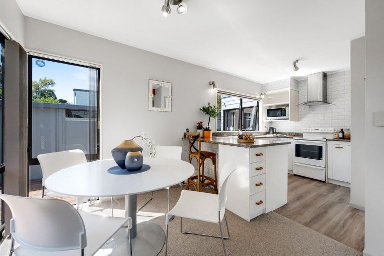Photo of property in 2/39 Gills Road, Bucklands Beach, Auckland, 2014
