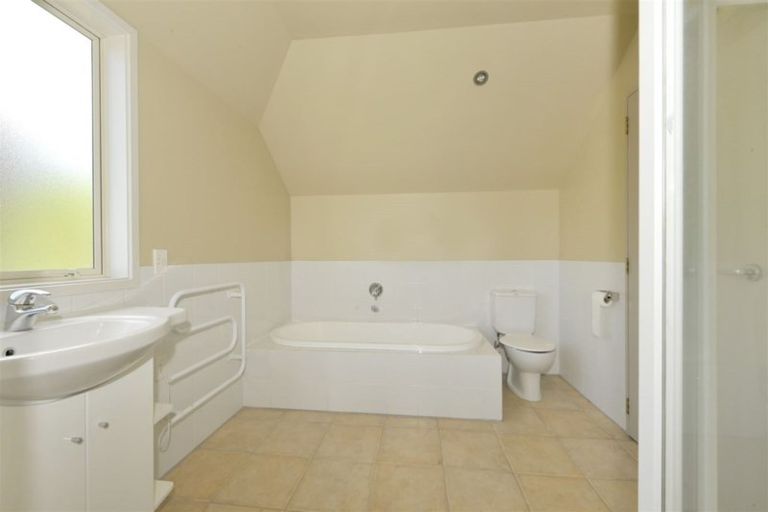 Photo of property in 19a Beatrice Place, Avonhead, Christchurch, 8042