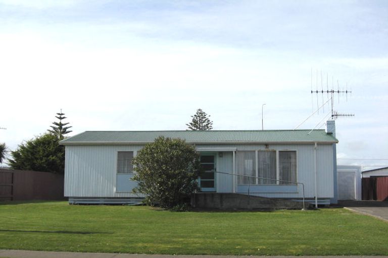 Photo of property in 42 Thatcher Street, Castlecliff, Whanganui, 4501