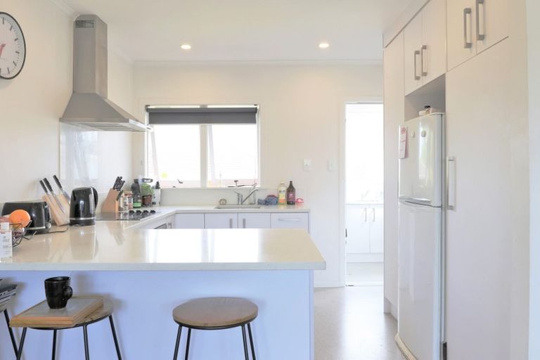 Photo of property in 2/7 Roberts Avenue, Bayswater, Auckland, 0622