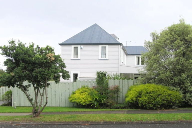 Photo of property in 15 Curacao Place, Half Moon Bay, Auckland, 2012