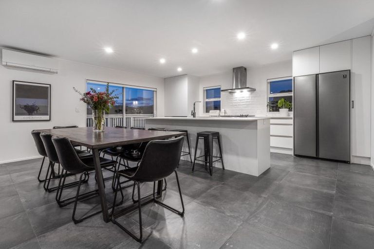 Photo of property in 11 Botany Lane, Whitby, Porirua, 5024