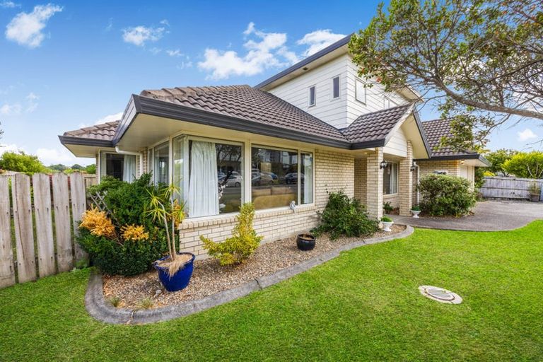 Photo of property in 124 Charles Prevost Drive, The Gardens, Auckland, 2105