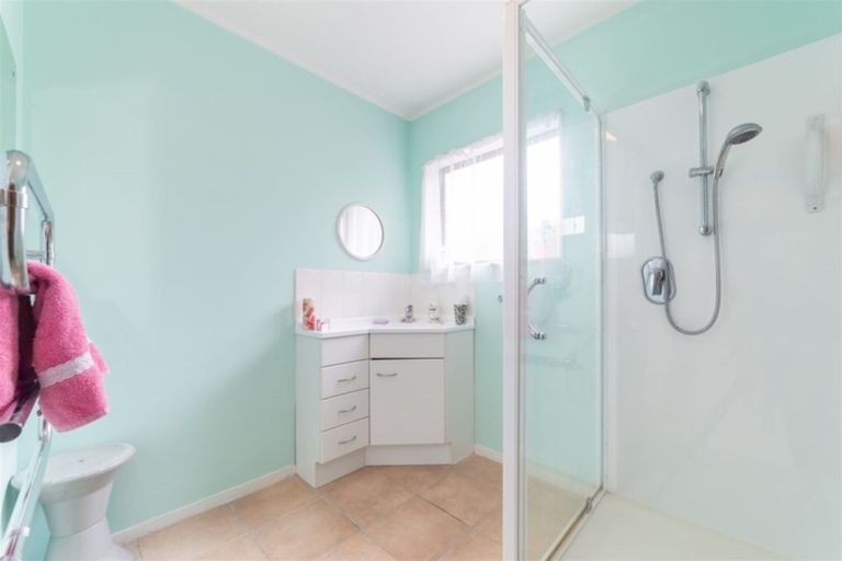 Photo of property in 2/303a Great North Road, Henderson, Auckland, 0612