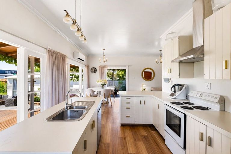 Photo of property in 3 Moeller Street, Taradale, Napier, 4112