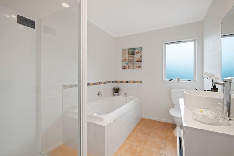 Photo of property in 2 Derg Place, East Tamaki, Auckland, 2013