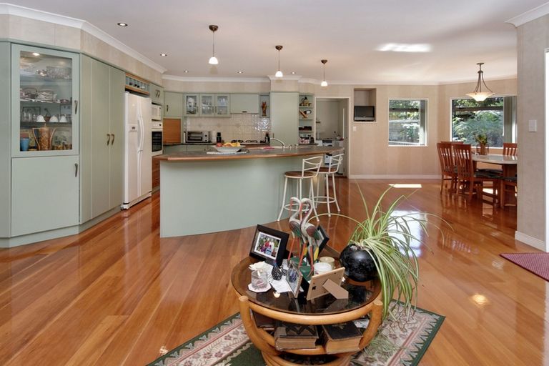 Photo of property in 12 Greenwoods Close, Titirangi, Auckland, 0604