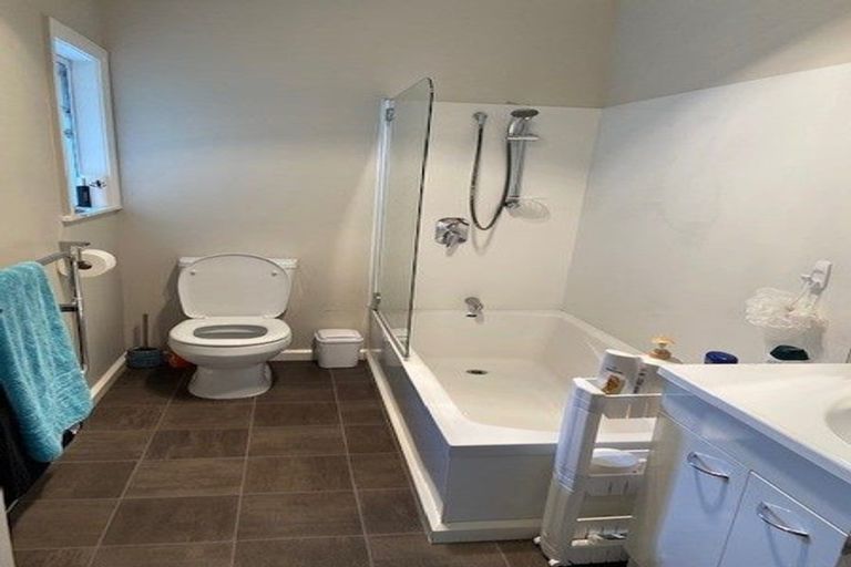 Photo of property in 28 The Quadrant, Miramar, Wellington, 6022