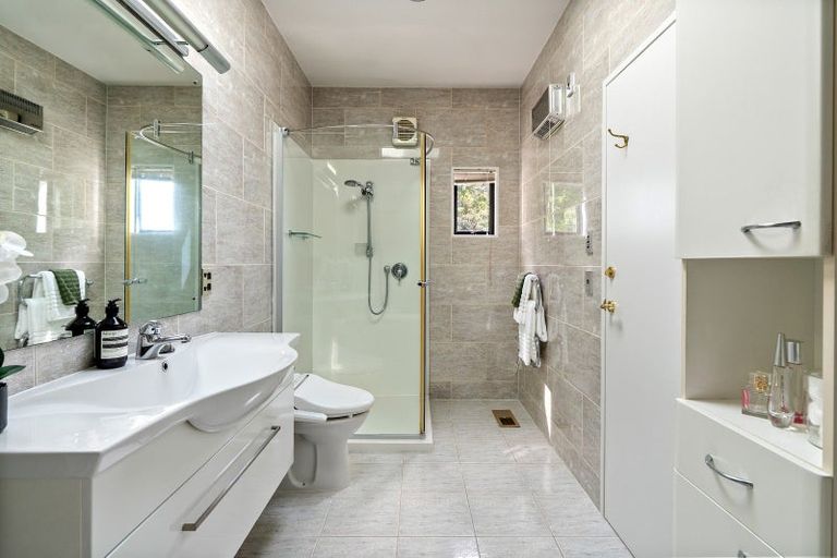 Photo of property in 52 Walter Road, Lowry Bay, Lower Hutt, 5013