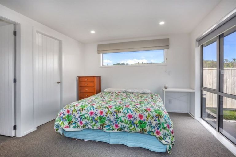 Photo of property in 17 Resolution Drive, Whitby, Porirua, 5024