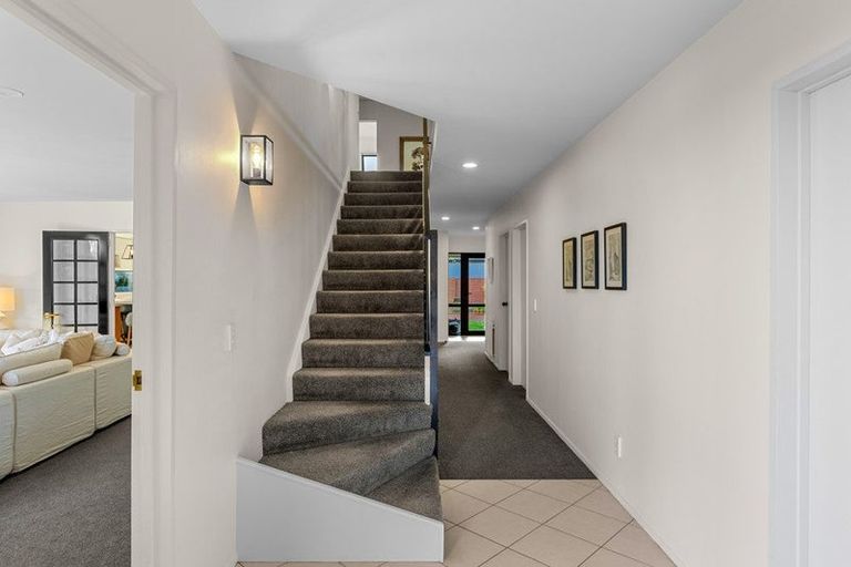 Photo of property in 100 Gardiners Road, Harewood, Christchurch, 8051