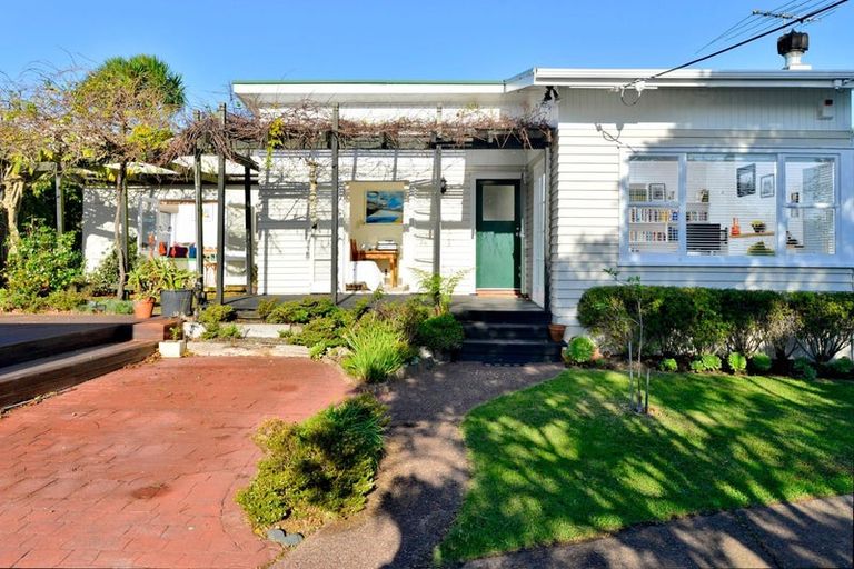 Photo of property in 36 Dakota Avenue, Beach Haven, Auckland, 0626