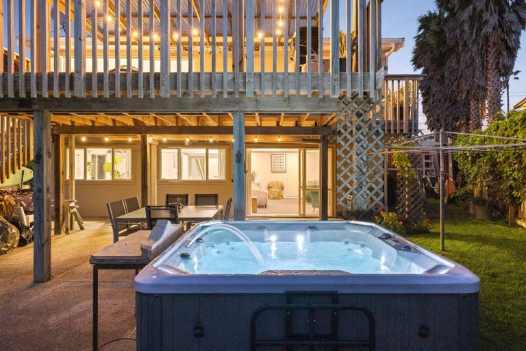 Photo of property in 1410 Whangaparaoa Road, Army Bay, Whangaparaoa, 0930