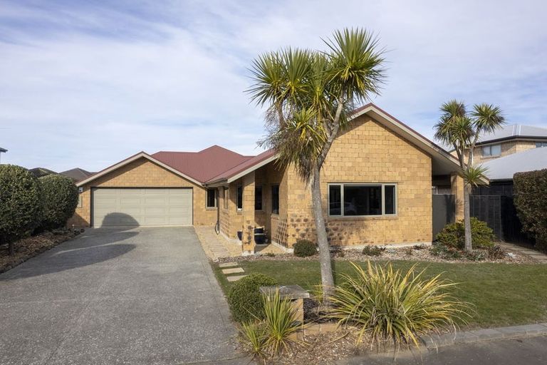 Photo of property in 3 Evergreen Place, Parklands, Christchurch, 8083