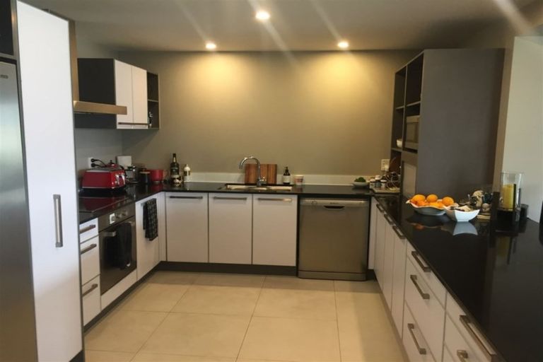 Photo of property in Cayman Apartments, 292b4 Maunganui Road, Mount Maunganui, 3116
