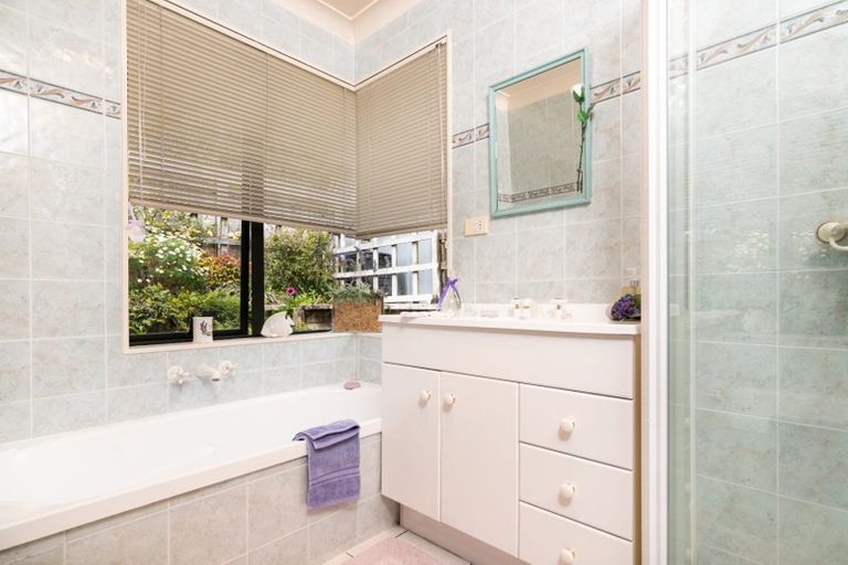 Photo of property in 8 Semillon Avenue, Henderson, Auckland, 0612