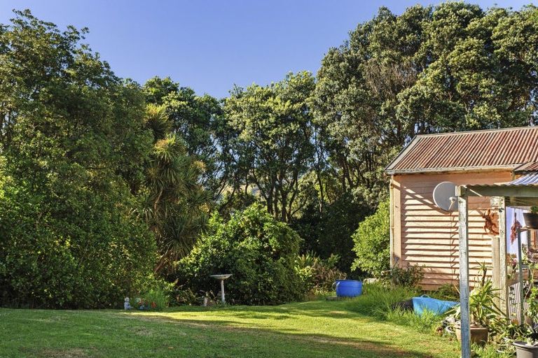 Photo of property in 6 Rangi Street, Mokau, 4376