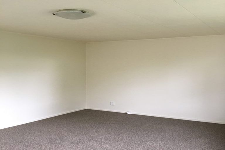 Photo of property in 60 Lavelle Road, Henderson, Auckland, 0612