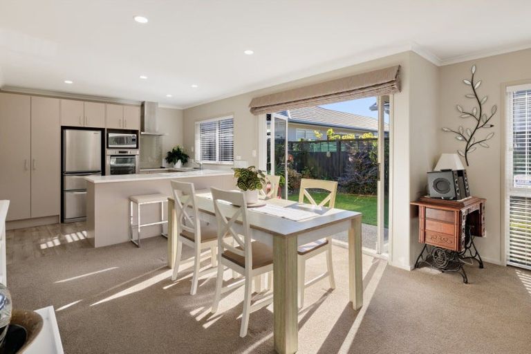 Photo of property in 16 Bridgewater Way, Pyes Pa, Tauranga, 3112