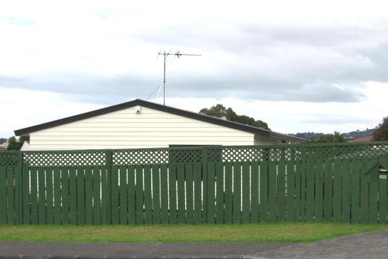 Photo of property in 35 Addison Drive, Glendene, Auckland, 0602