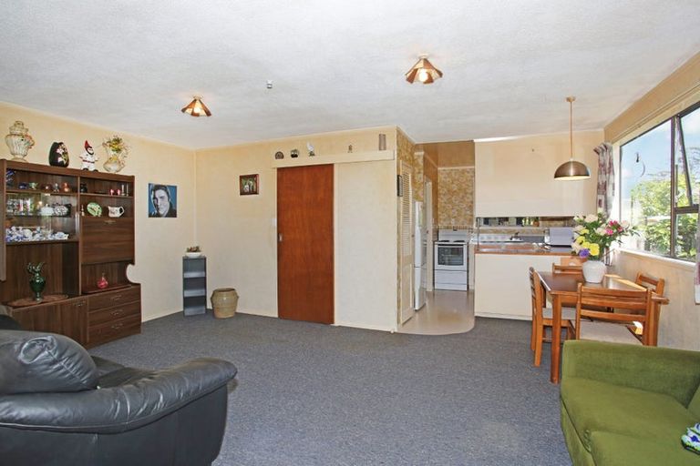 Photo of property in 2/7 Mon Desir Place, Manurewa, Auckland, 2102