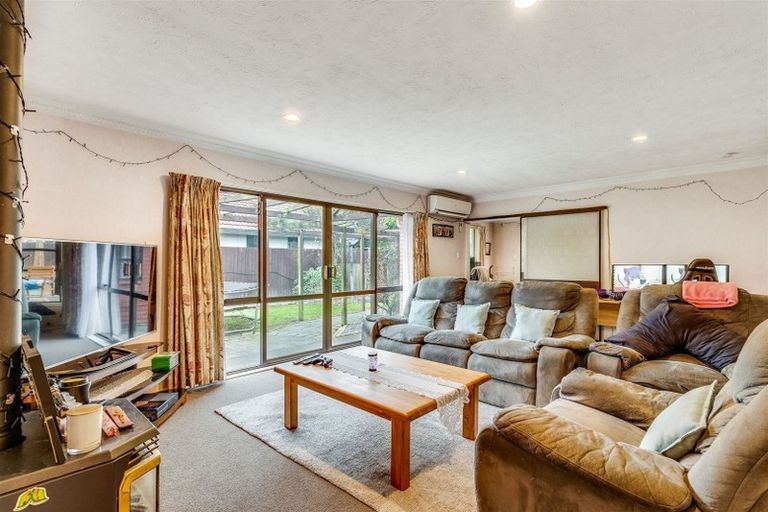 Photo of property in 70 Sarabande Avenue, Redwood, Christchurch, 8051