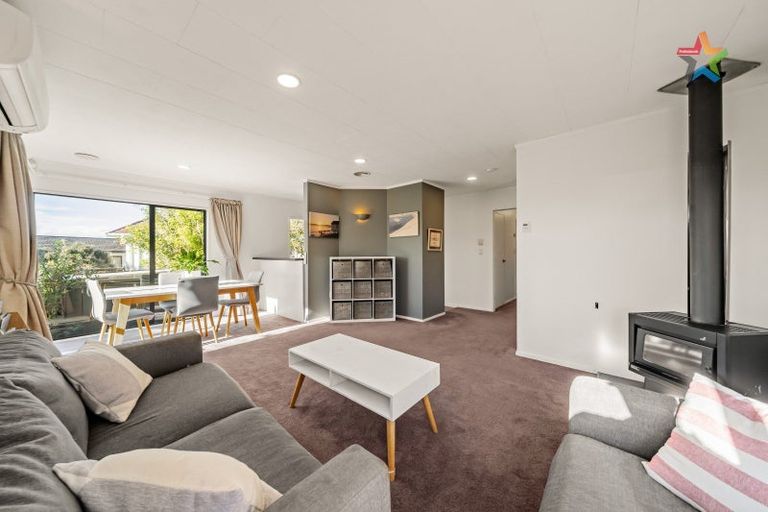 Photo of property in 21 Jasmine Grove, Maungaraki, Lower Hutt, 5010