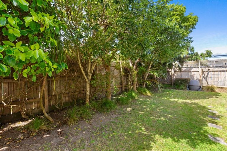 Photo of property in 19 Main Road, Titahi Bay, Porirua, 5022