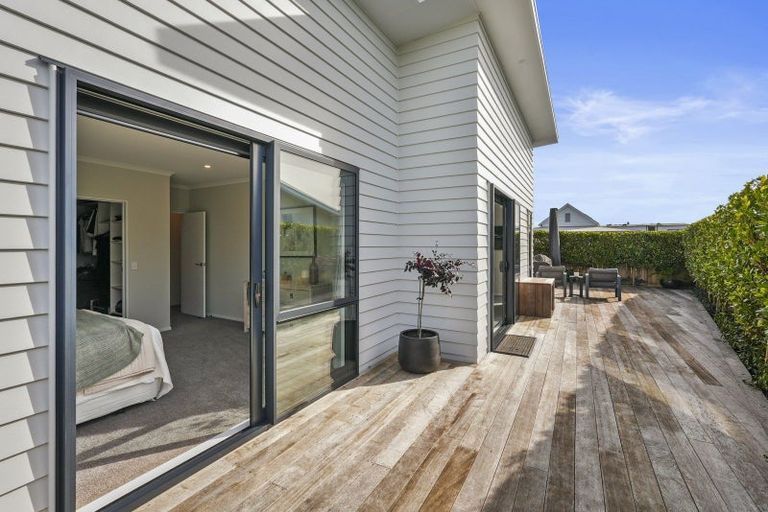 Photo of property in 5 Kuku Avenue, Red Beach, 0932