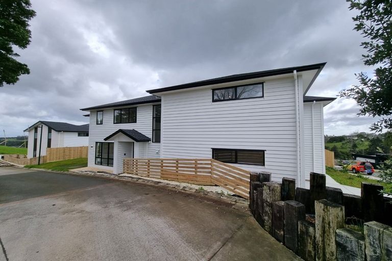 Photo of property in 25 Henriette Place, Totara Park, Auckland, 2105