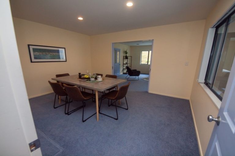 Photo of property in 33 Amesbury Drive, Churton Park, Wellington, 6037