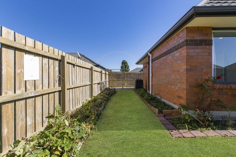 Photo of property in 19 Old Park Place, Takanini, 2112