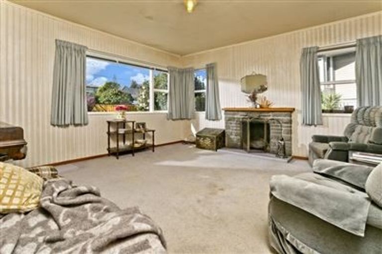 Photo of property in 44 Trinidad Road, Sunnynook, Auckland, 0620