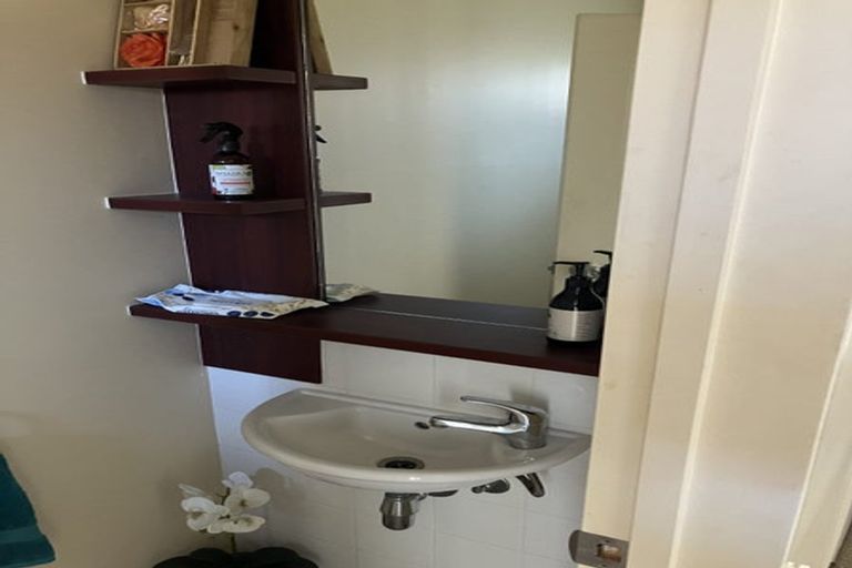 Photo of property in 1/21 Armoy Drive, East Tamaki, Auckland, 2016