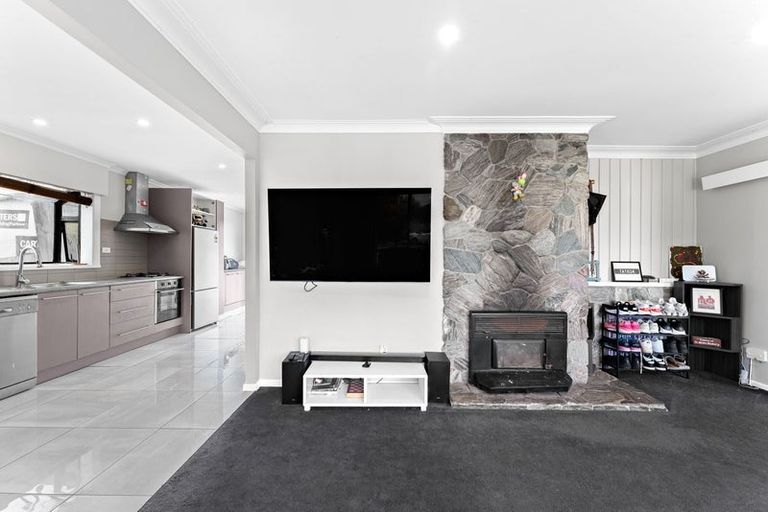 Photo of property in 18 Murray Road, Te Atatu Peninsula, Auckland, 0610