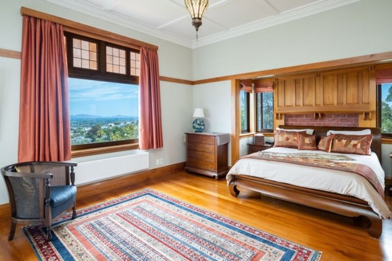 Photo of property in 8 Cobden Road, Bluff Hill, Napier, 4110