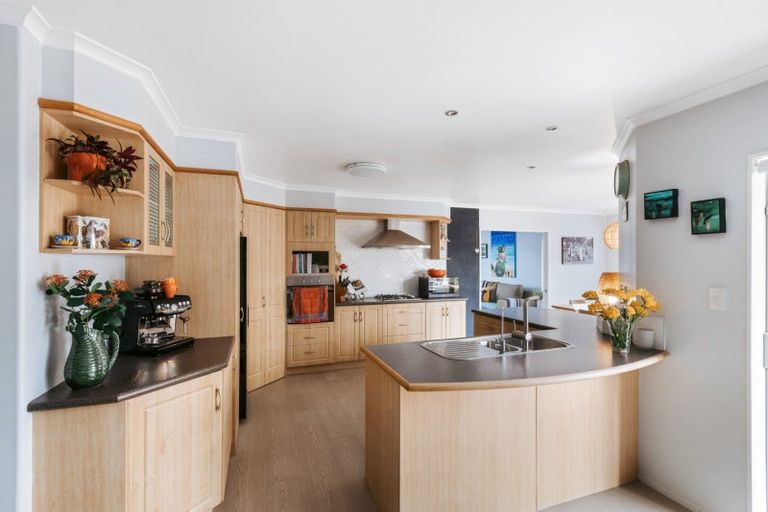 Photo of property in 587 Grenada Street, Papamoa Beach, Papamoa, 3118