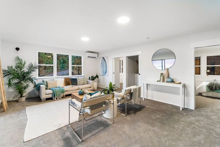 Photo of property in 26b Wade River Road, Stanmore Bay, Whangaparaoa, 0932