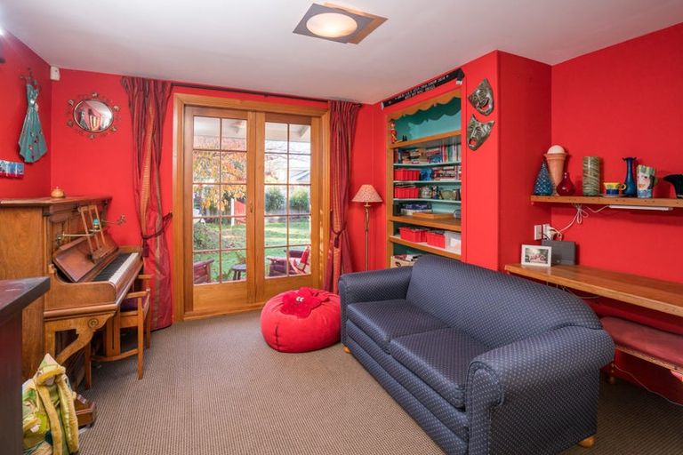 Photo of property in 33 Norwood Street, Beckenham, Christchurch, 8023