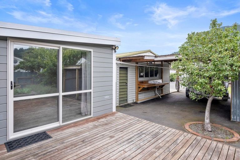 Photo of property in 24 York Street, Picton, 7220