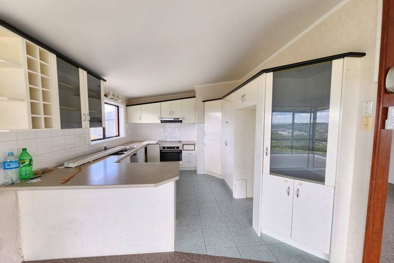 Photo of property in 619 Glenfield Road, Totara Vale, Auckland, 0629