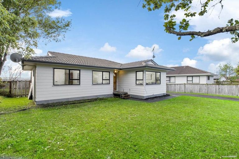 Photo of property in 27 Barbados Drive, Unsworth Heights, Auckland, 0632